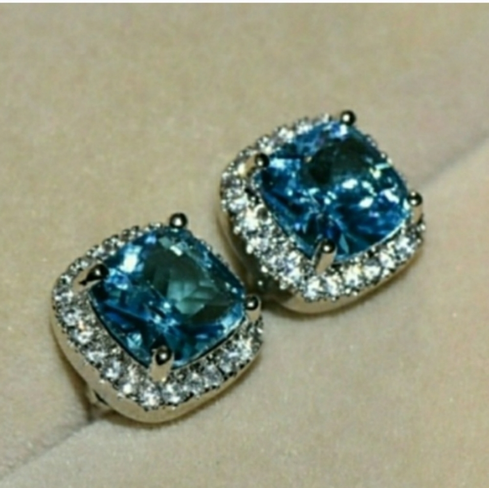 2/5🎉HP🎉🎀Stunning Aquamarine Stud - Picture 4 of 5